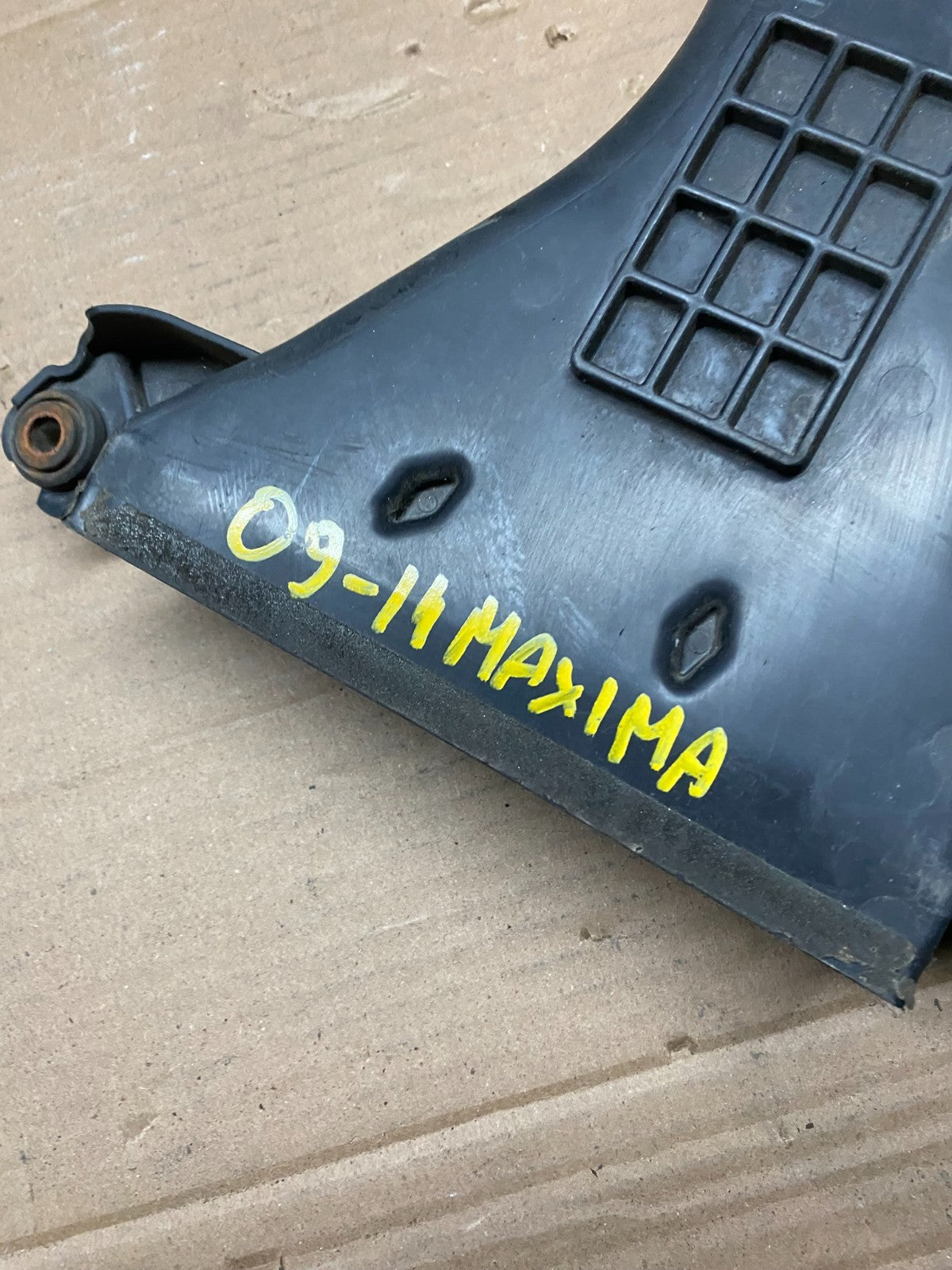 2009 to 2014 Nissan Maxima Upper Air Intake Duct u7791 DG8