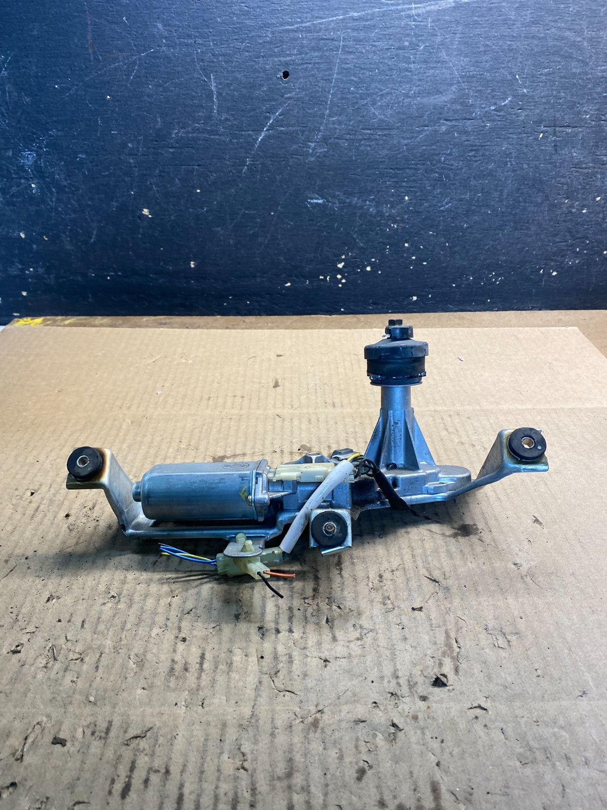2003 to 2005 Subaru Forester Rear Wiper Motor 86510SA070 Z4777 PS3