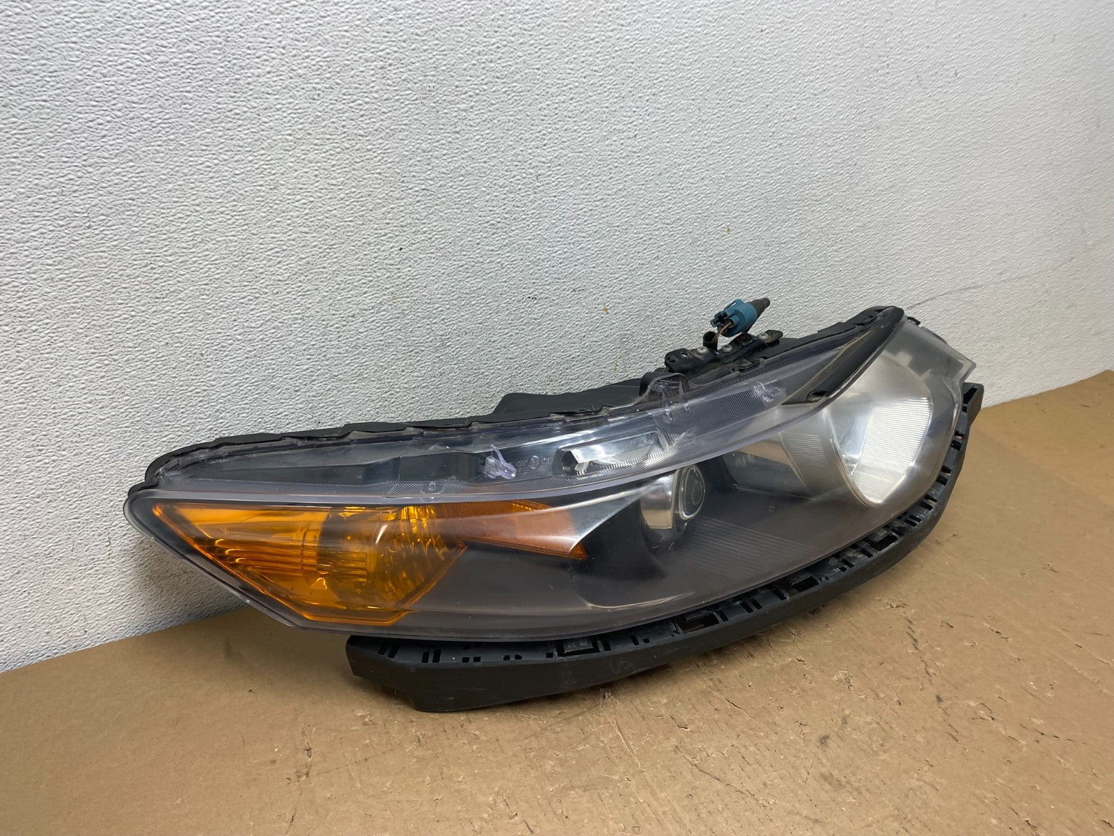 2009-2014 Acura TSX Right Passenger RH Xenon HID Headlight AD8092 DW2