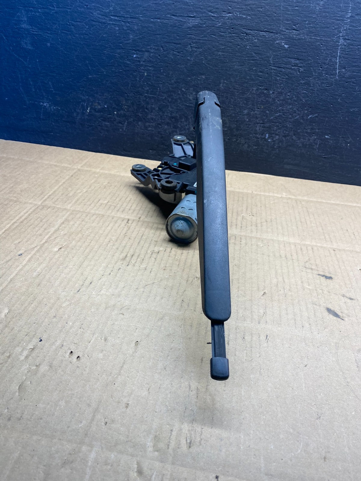 2020 to 2023 Ford Explorer Rear Windshield Wiper Motor ad5035 DG2