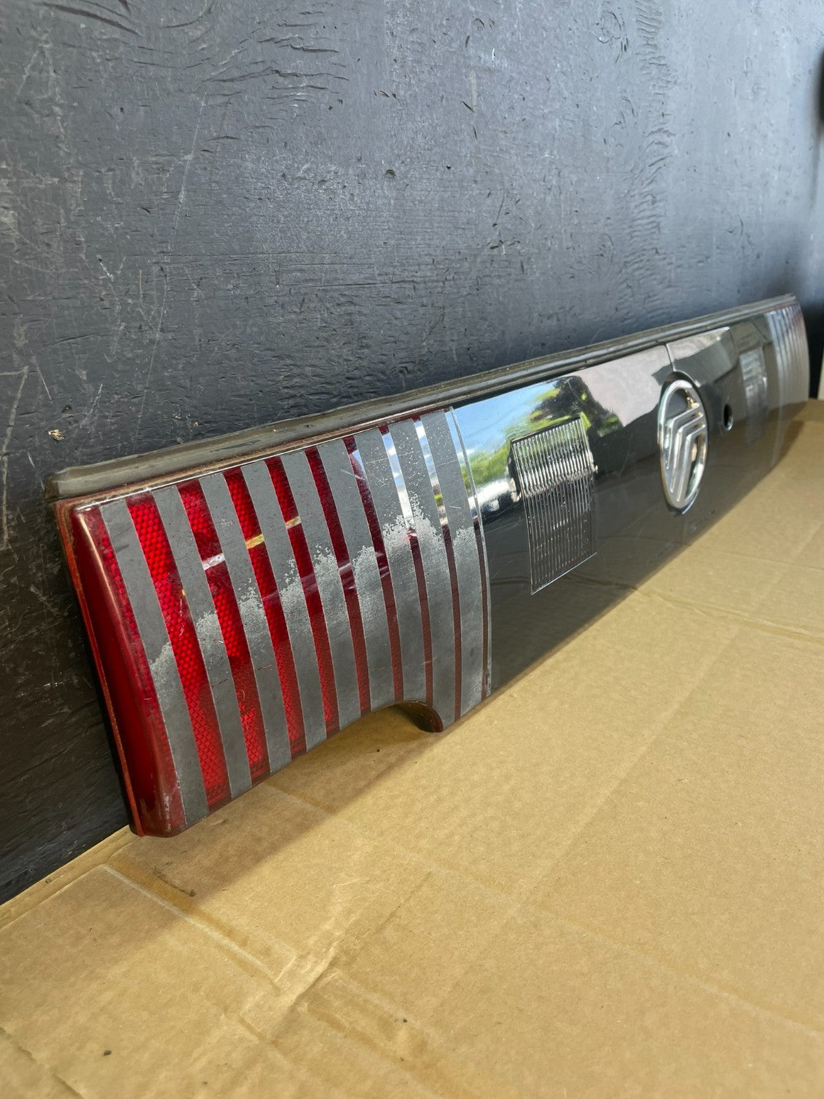 1992 1993 1994 Mercury Grand Marquis Trunk Lid Center Tail Light AC9679 DG2