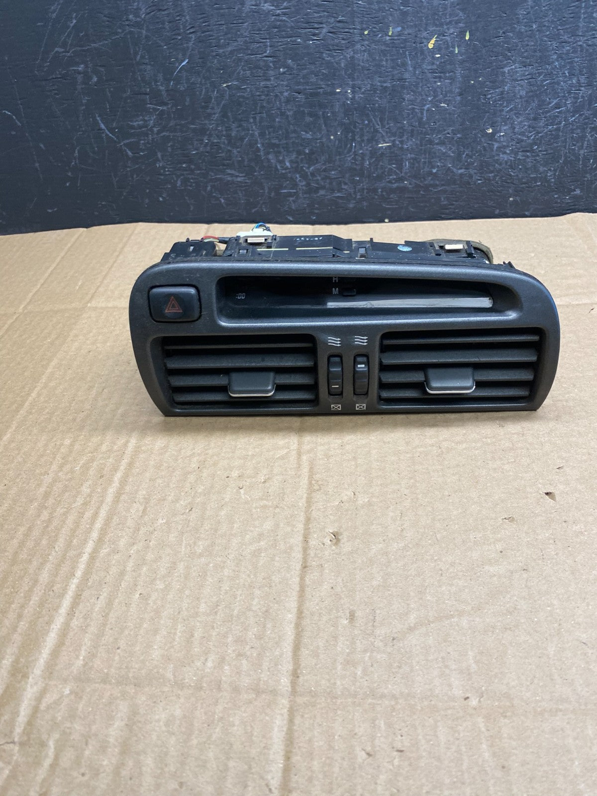 1998 to 2005 Lexus GS300 GS400 Center Air Vent Bezel Trim AC9331 DG0
