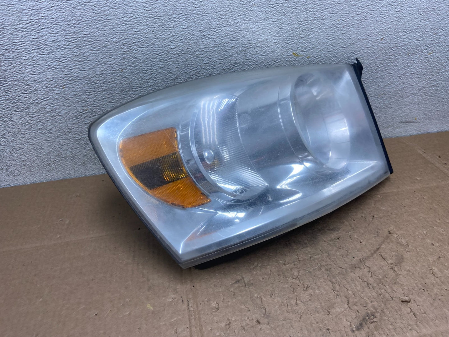 2006 to 2008 Dodge Ram 2500 Right Passenger Halogen Headlight OEM Y9157 DW2