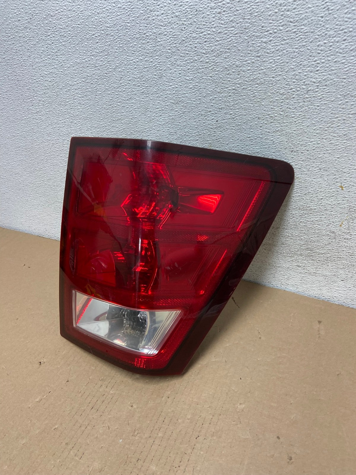 2005 - 2006 Jeep Grand Cherokee Right Passenger Rh Side Tail Light AF3083 LK1