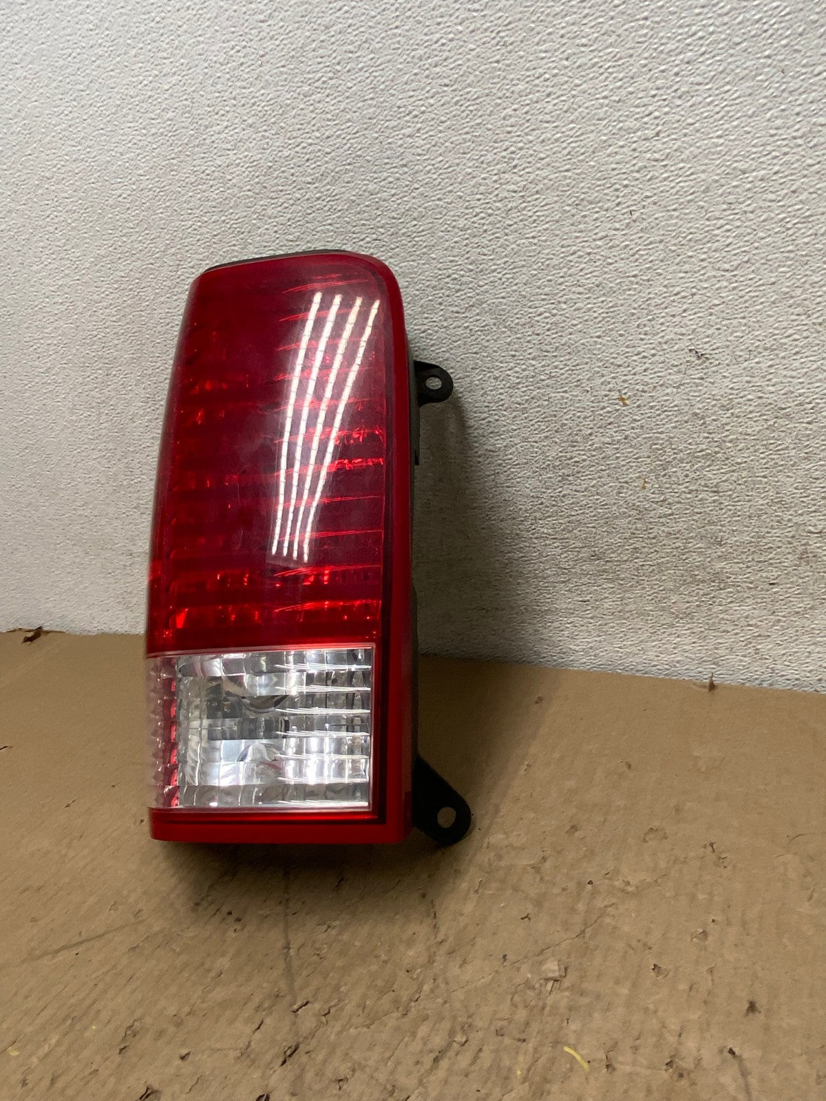 2007 2008 2009 Chrysler Aspen Tail light Left Driver Lh Side AG8085 LK2