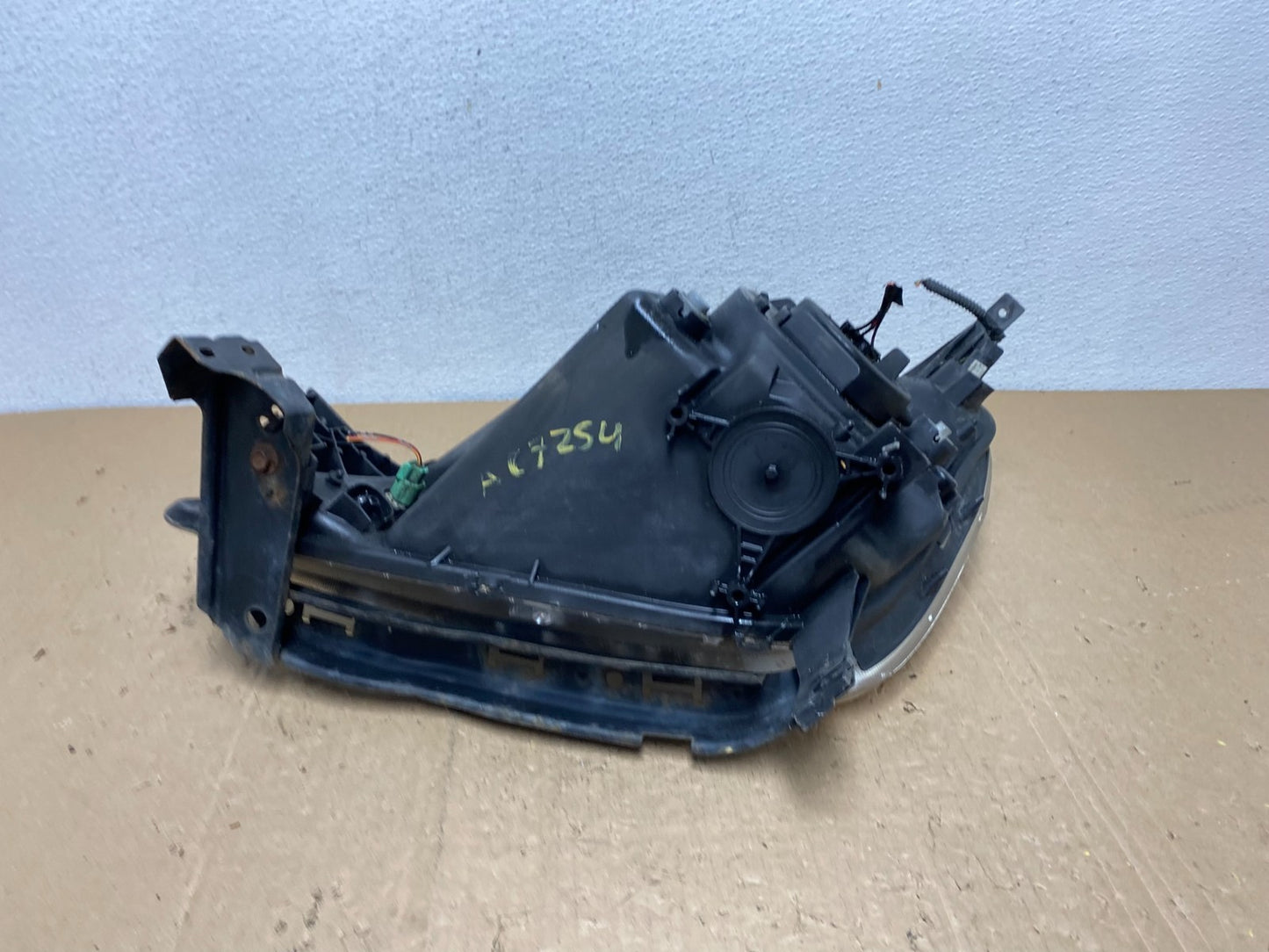 2002 to 2004 Honda CRV CR-V Right Passenger RH Halogen Headlight AC7254 DW7