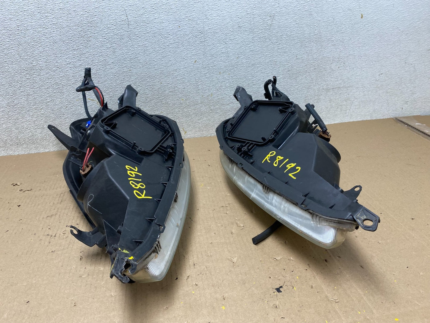 2004 2005 Toyota Sienna Left+Right Set Side Halogen Headlights R8192 DW11