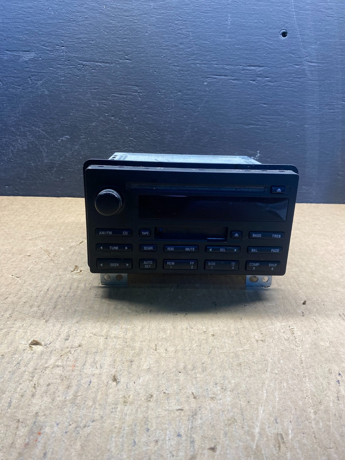 2003 - 2005 Lincoln Aviator Radio AM/FM CD Player Cassette AC7125 DG0
