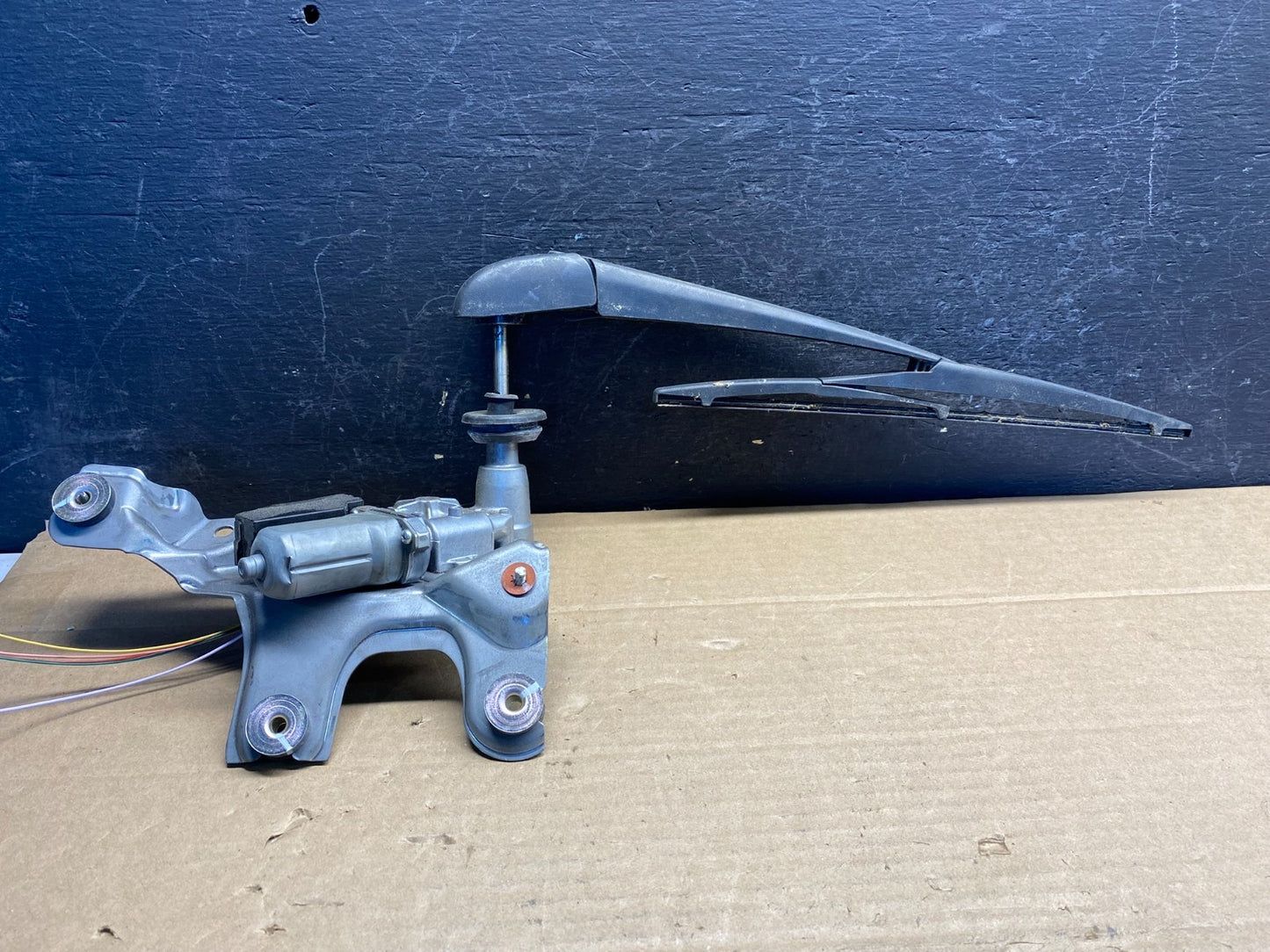 2014 to 2019 Toyota Highlander Rear Wiper Motor ae8202 DG1