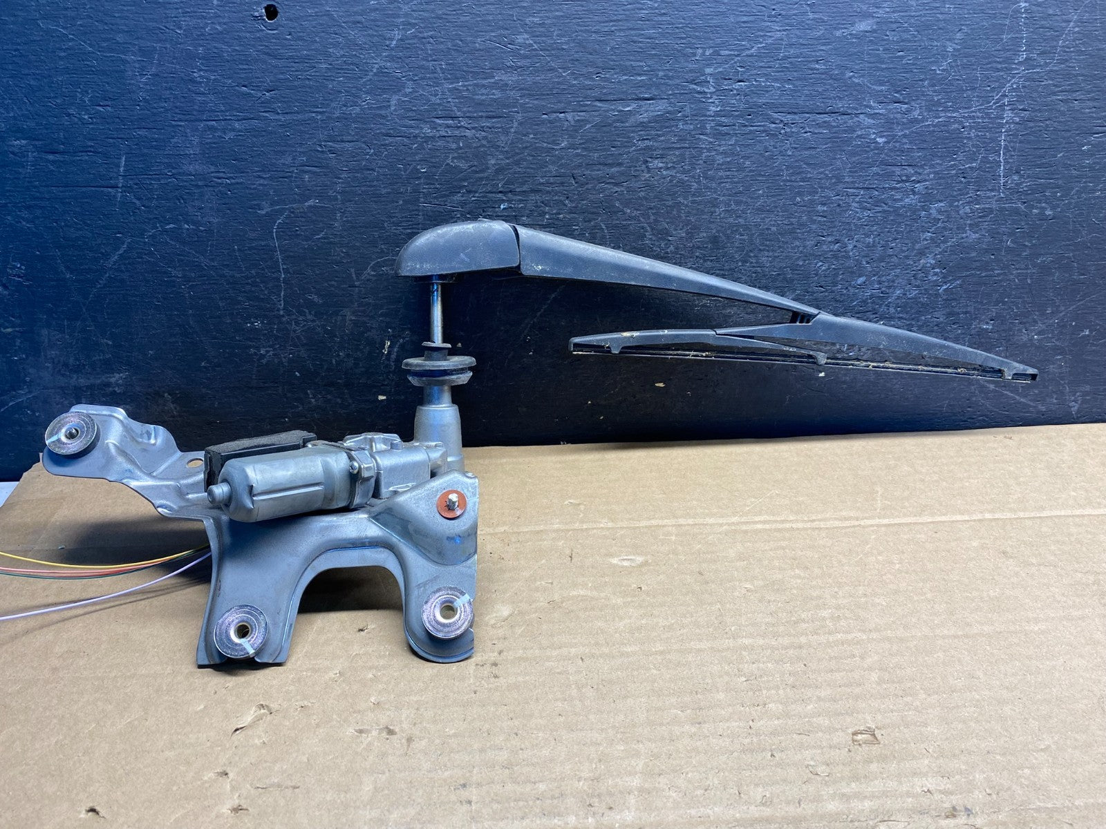 2014 to 2019 Toyota Highlander Rear Wiper Motor ae8202 DG1