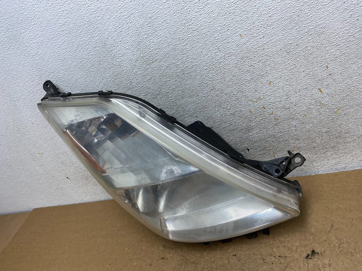 2004-2005 Toyota Prius Right Passenger RH Halogen Headlight AI3715 DW1