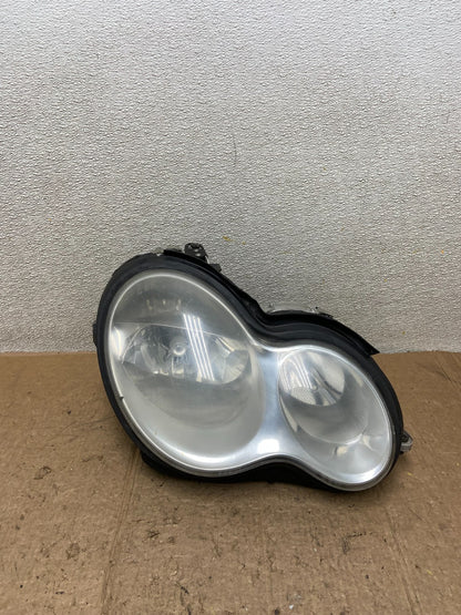 2005 to 2007 Mercedes-Benz C-Class Right Passenger Side Headlight Oem AA4246 DW0
