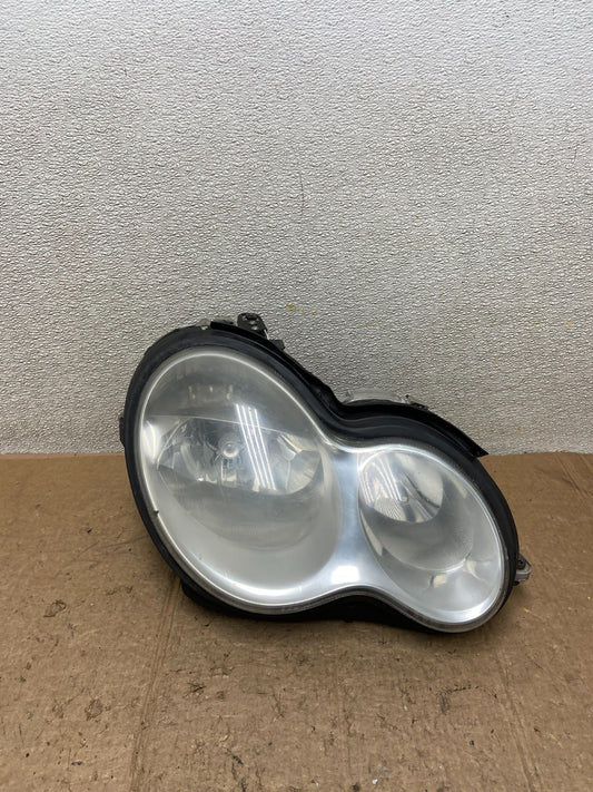 2005 to 2007 Mercedes-Benz C-Class Right Passenger Side Headlight Oem AA4246 DW0