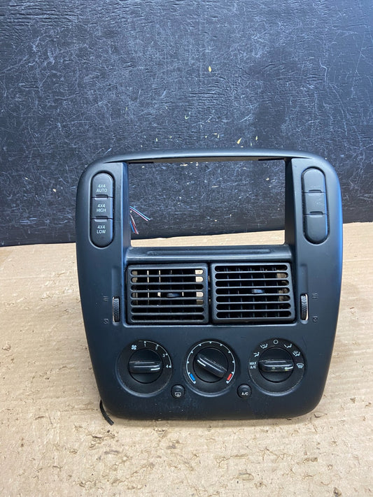 2002 to 2005 Ford Explorer Radio Dash Bezel Climate Control Air Vent AH1198 DG0