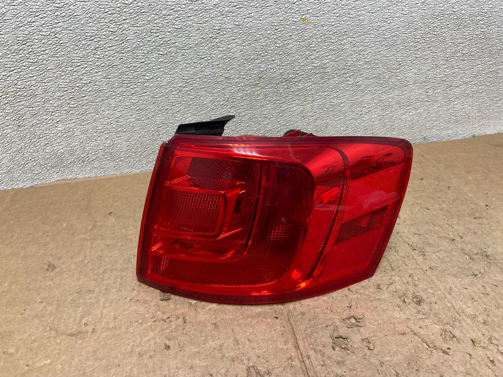 2011 to 2014 Volkswagen Jetta Right Passenger Rh Side Tail Light Oem AA5102 DW0