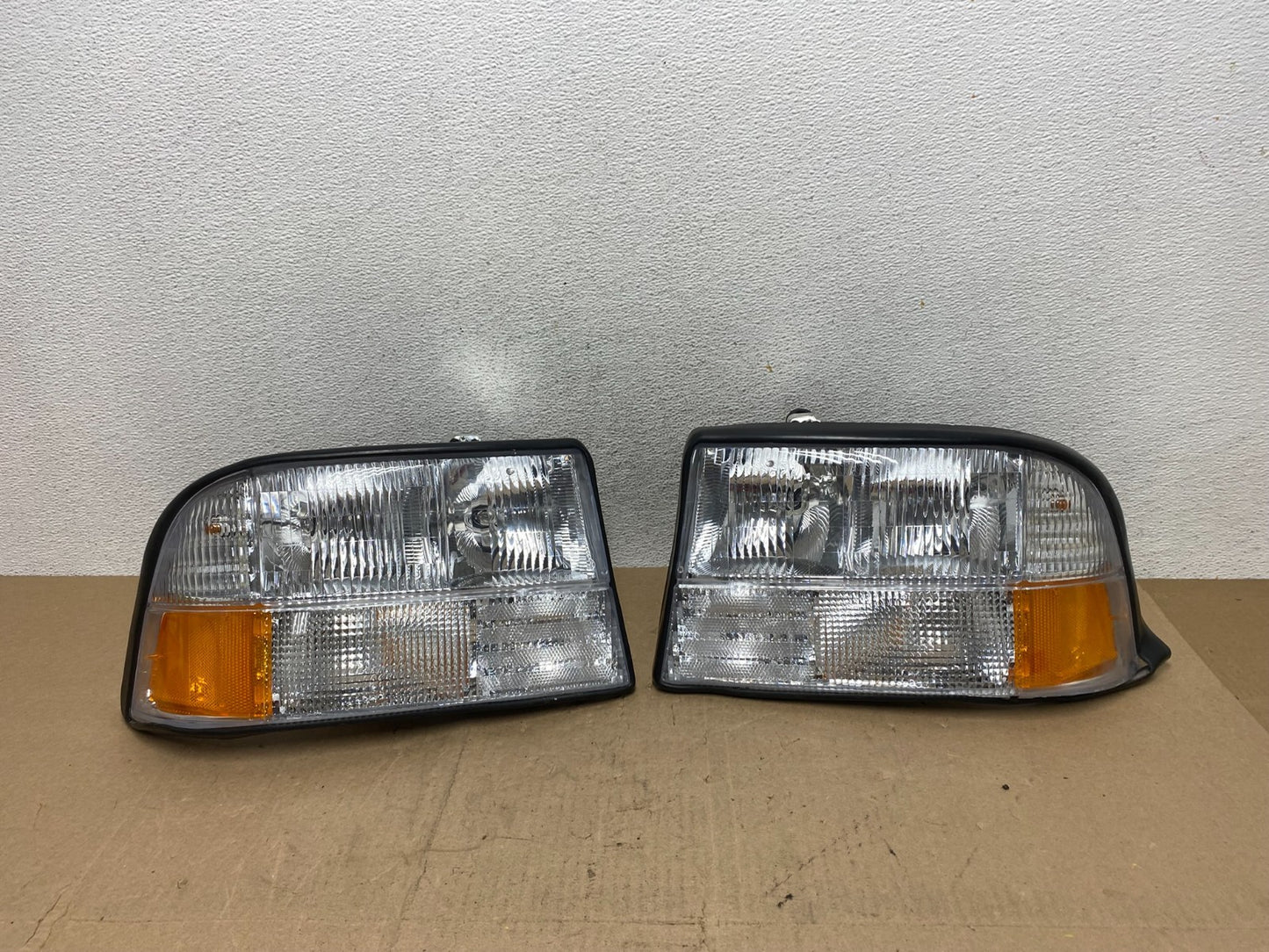 1998-2005 Blazer S10 GMC Jimmy Left+Right Set Headlight AE6764 DG0