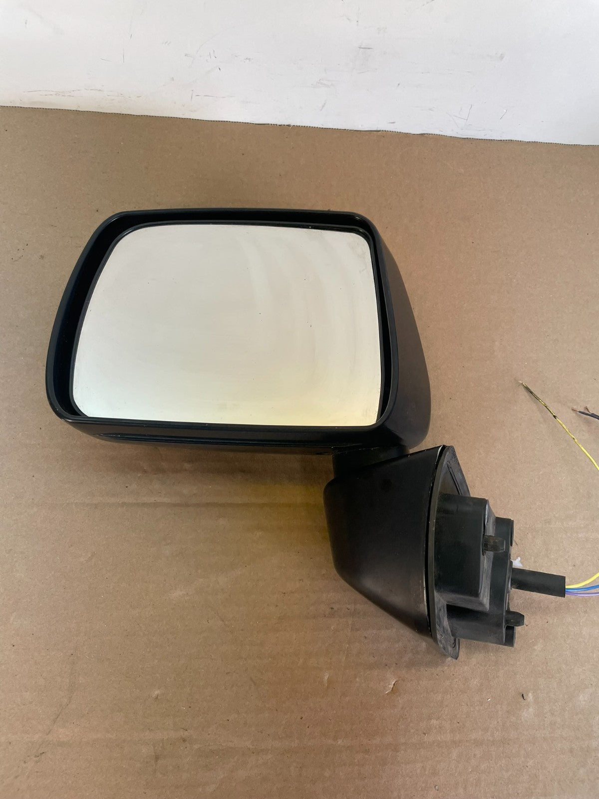 2004 - 2011 Mitsubishi Endeavor Left Driver LH Door View Mirror AF5630 DG8