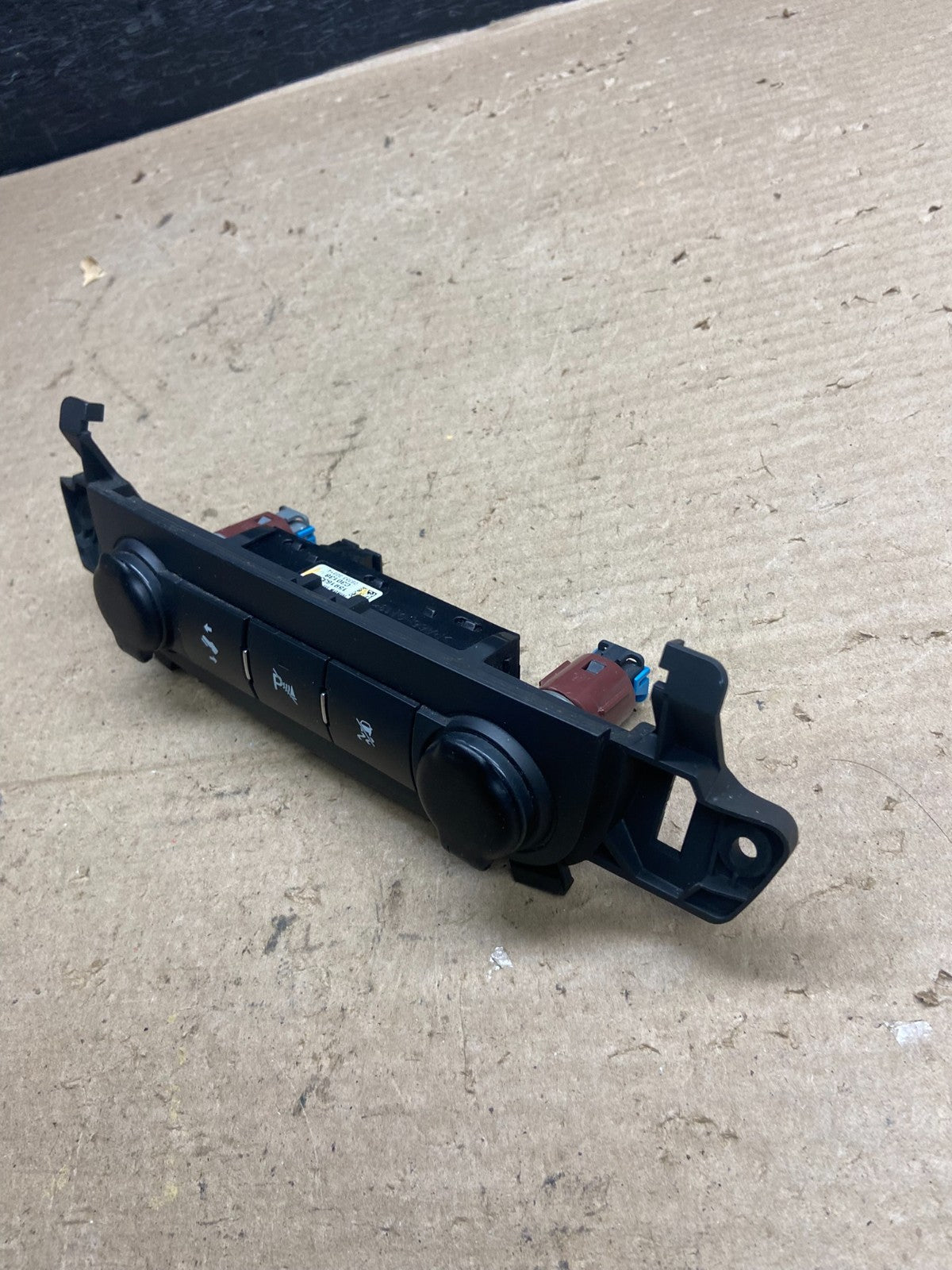 2007 - 2014 Chevrolet Tahoe Yukon Pedal Traction Control Switch AH5341 DG2