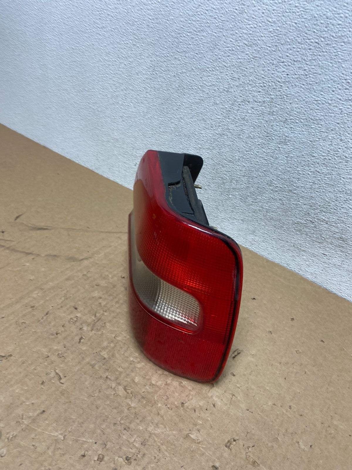 1998 to 2000 Volvo S70 Passenger Right Side Tail Light AG10871
