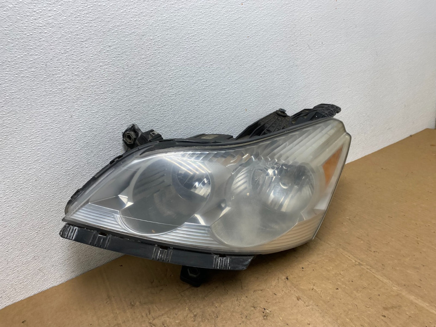 2009 to 2012 Chevrolet Traverse Left Driver Side Halogen Headlight AD0617 DW2