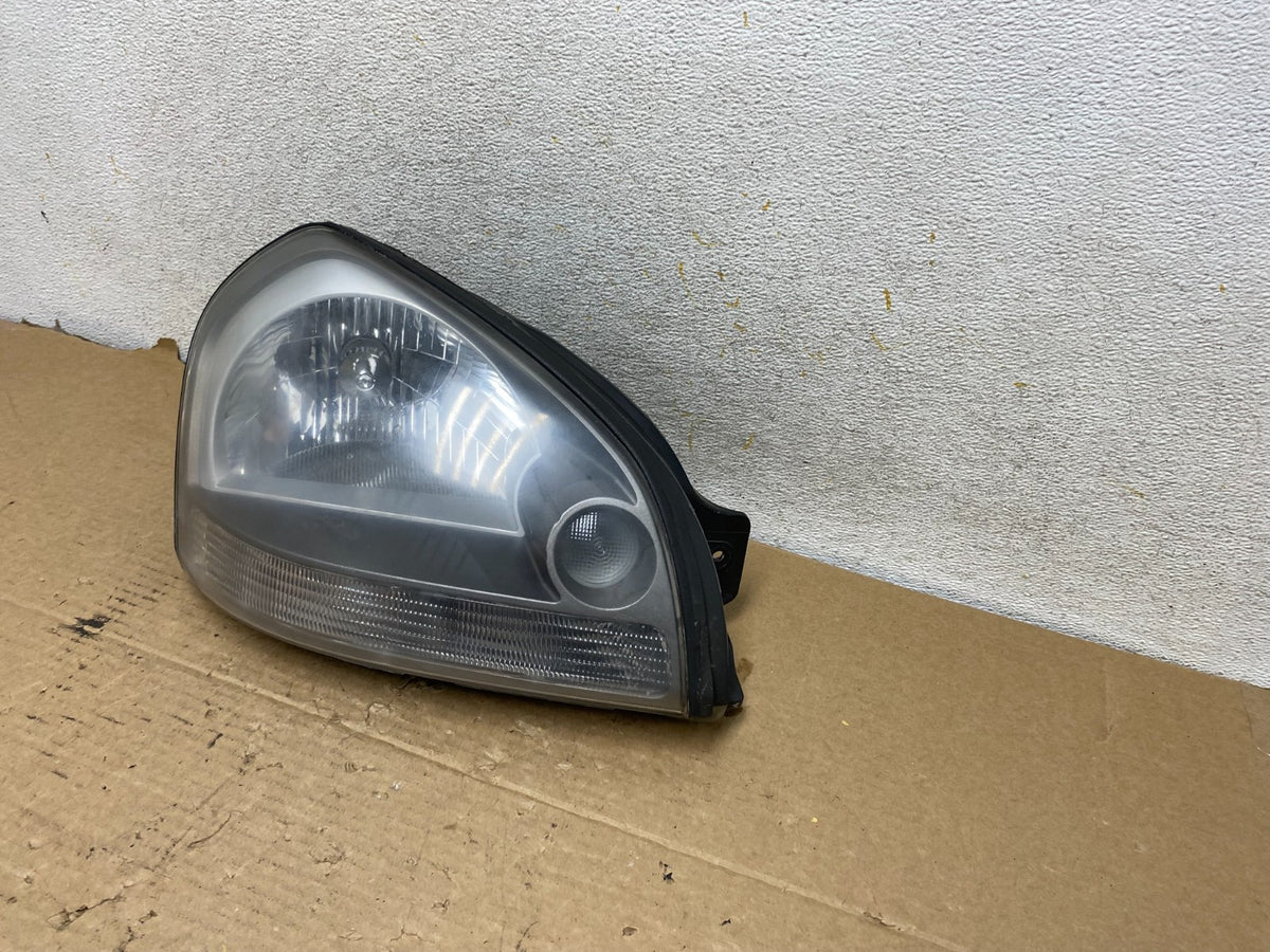 2005 to 2008 Hyundai Tucson Right Passenger Side Headlight AH8151 DW2