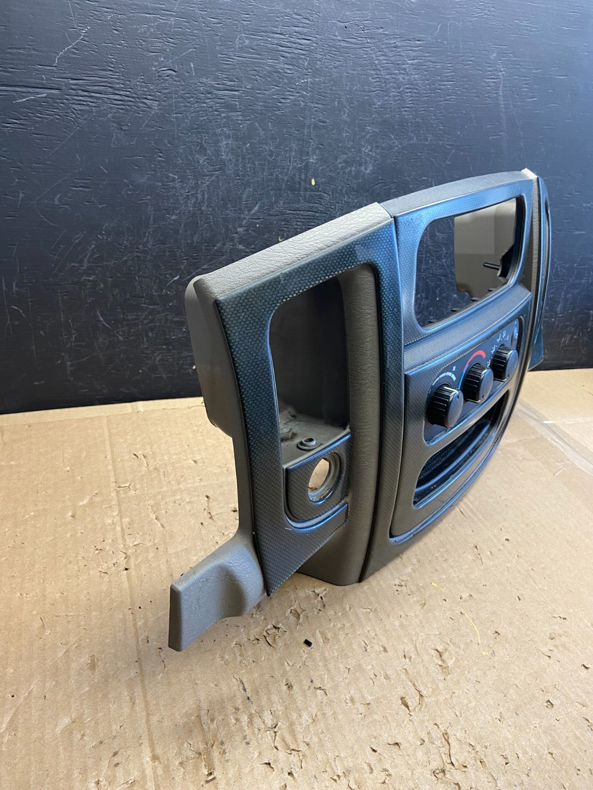 2002 to 2005 Dodge Ram Radio Climate Control Dash Air Vent Bezel Trim AD6840 DG1