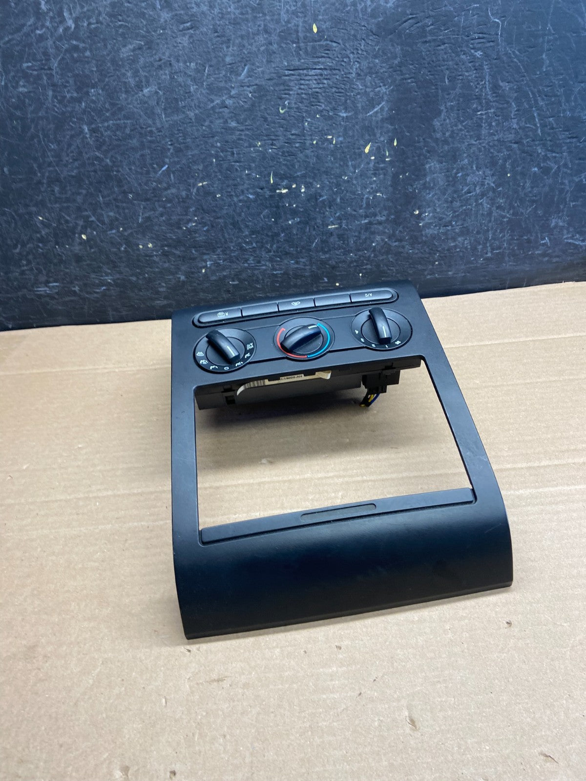 2004 to 2008 Ford F150 Radio Climate Dash Bezel Surround Black ag5067 DG2