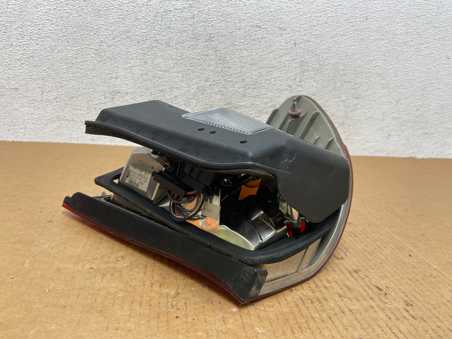 2002 - 2005 BMW 3 E46 Series Right Passenger RH Side Tail Light AD9339 LK4