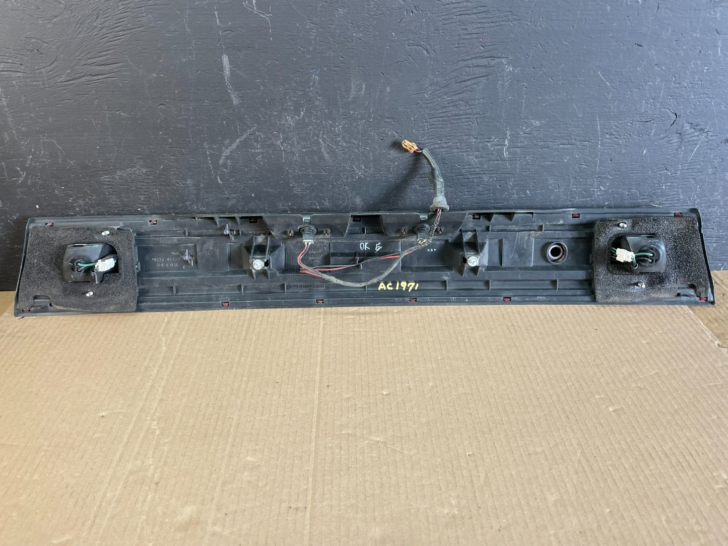 1995-1997 Nissan Sentra Tail Panel Rear Center Panel OEM 26540-F4304 AC1971 DG5