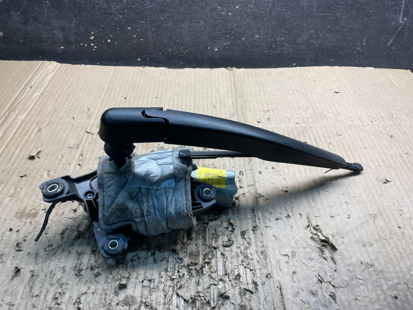 2011 to 2019 Ford Explorer Rear Windshield Wiper Motor OEM x3998 DG1