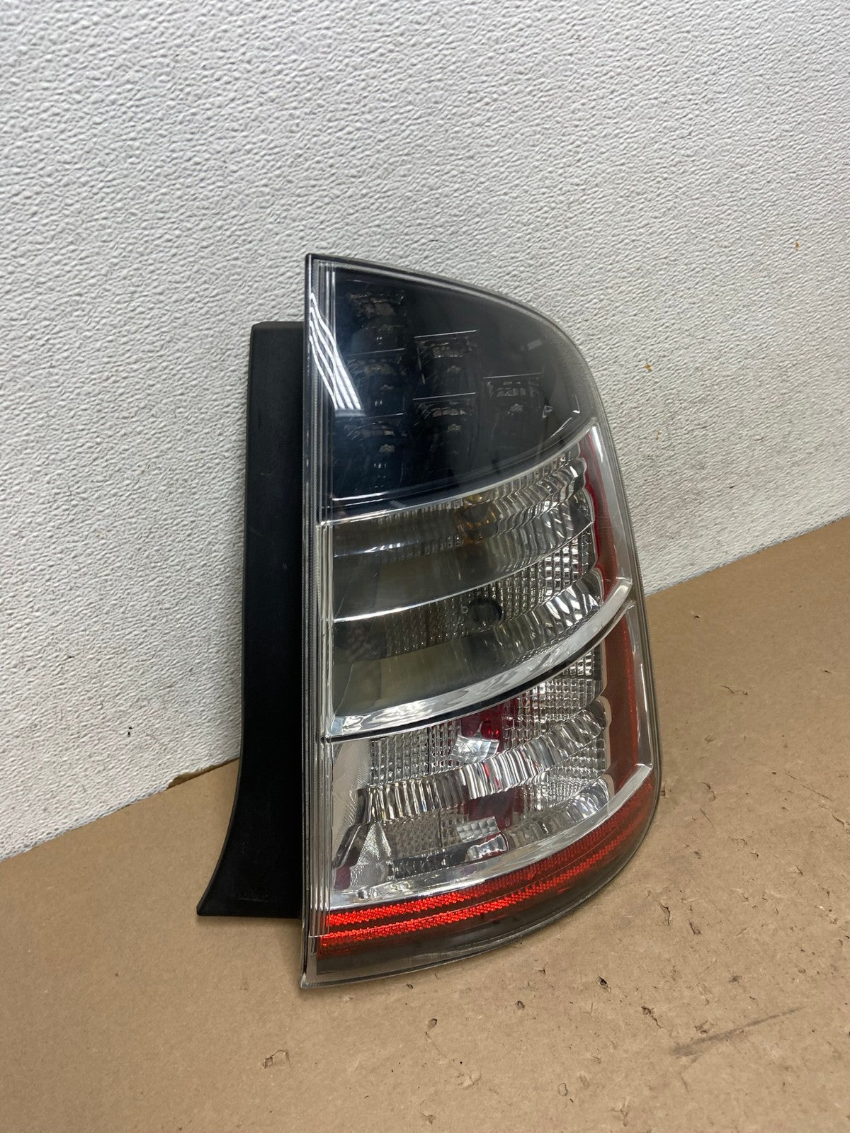2004 - 2005 Toyota Prius Right Passenger Side Rh Tail Light DEPO AG4154 LK2