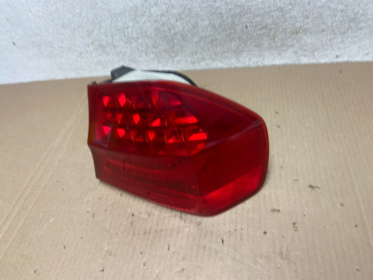 2009 2010 BMW 328i 3 Series Right Passenger RH Side Tail Light AI9502 LK1