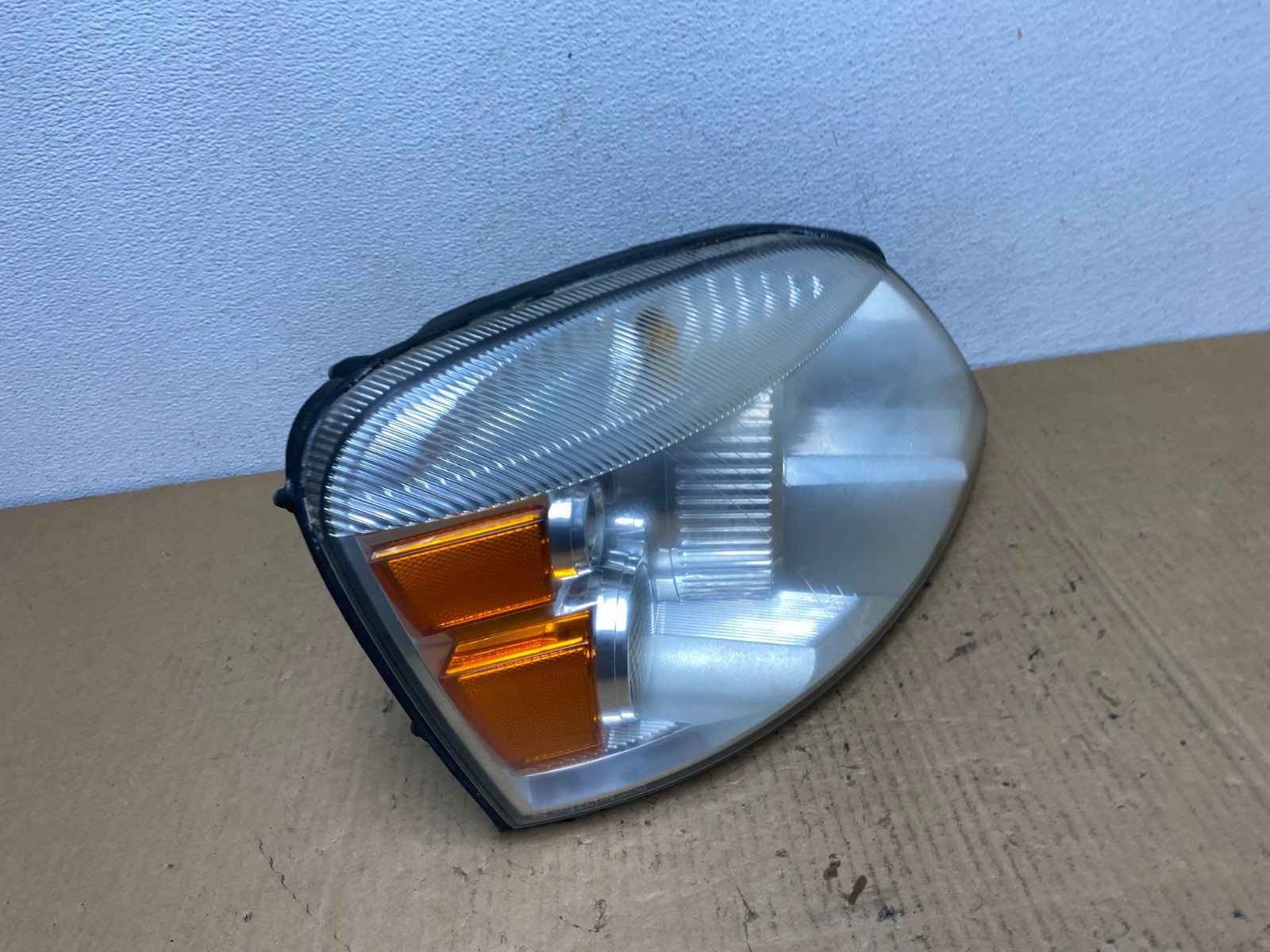 2004 - 2007 Ford Freestar Right Passenger RH Side Headlight Halogen AC7794 DW2