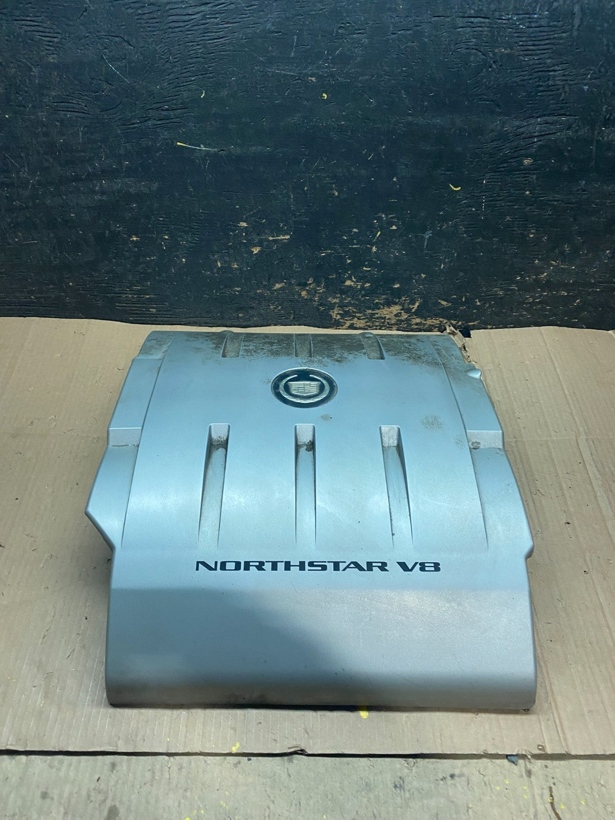 1997 to 2004 Cadillac Deville Seville Northstar Engine Motor Cover W4860 DG0