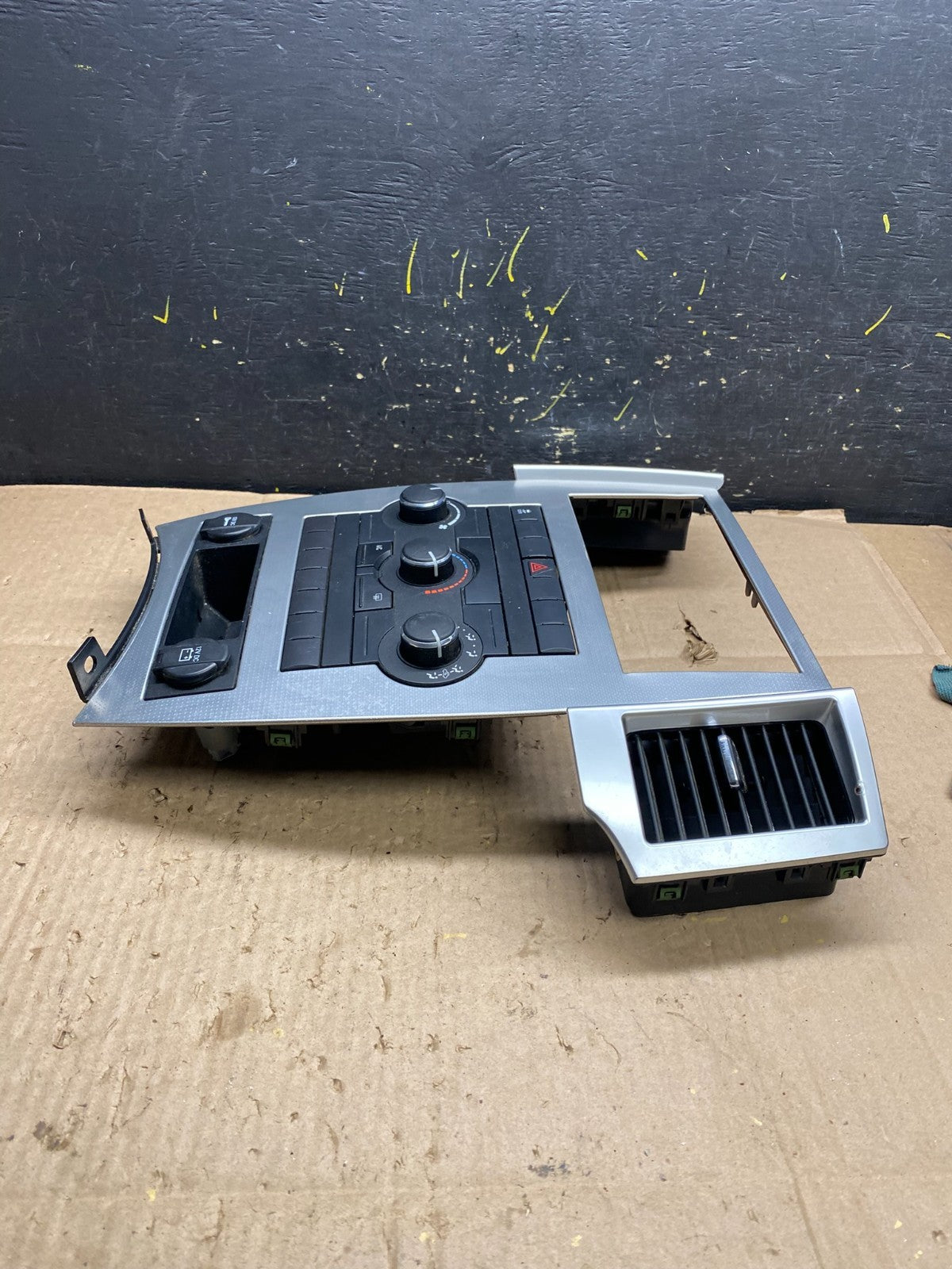 2008 to 2010 Jeep Grand Cherokee Center A/C Heater Climate Control OEM Y5396 DG2