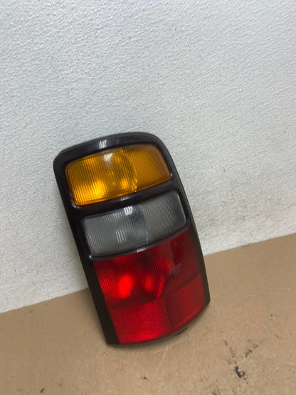 2000 - 2006 Chevrolet Suburban Tahoe Yukon Right Passenger Tail Light AF4542 LK2