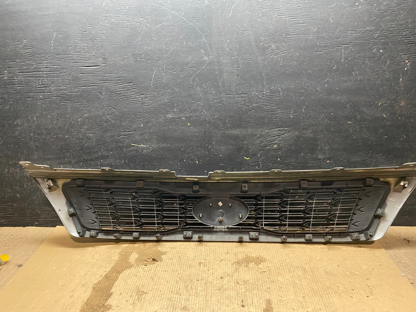 2011 2012 Kia Sedona Front Upper Grill Grille OEM X3244 DG5