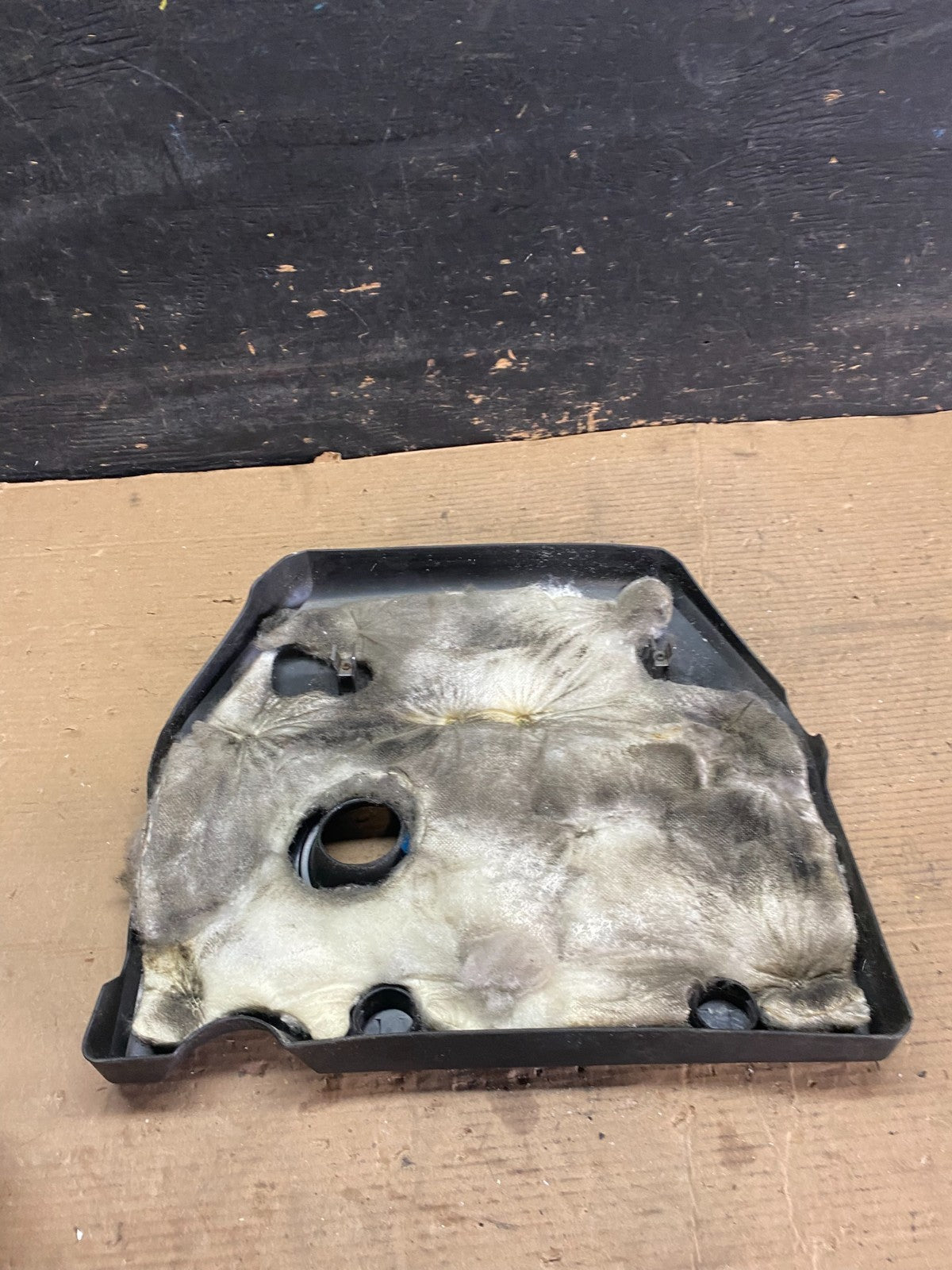 2004 to 2009 Mazda 3 DOHC 16 VALVE Engine Shield Top Cover Oem R5070 DG4