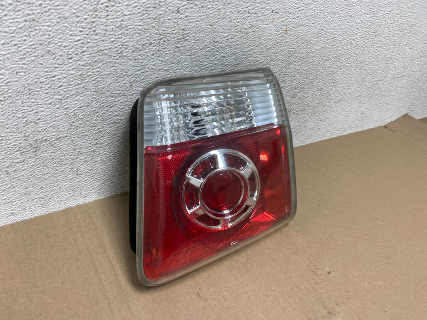 2007 to 2012 GMC Acadia Right Passenger Rh Hatch Tail Light Inner AE6913 LK2