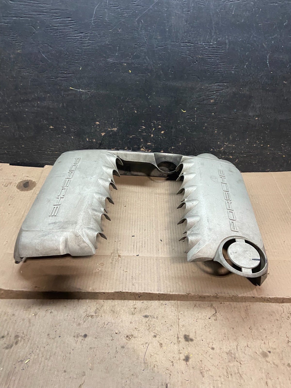 2004 to 2006 Porsche Cayenne 3.2L V6 Engine Motor Cover x7675 DG1