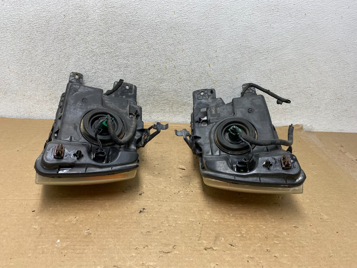 2004 to 2008 Ford F-150 F150 Left+Right Halogen Headlights AH8886 DW10