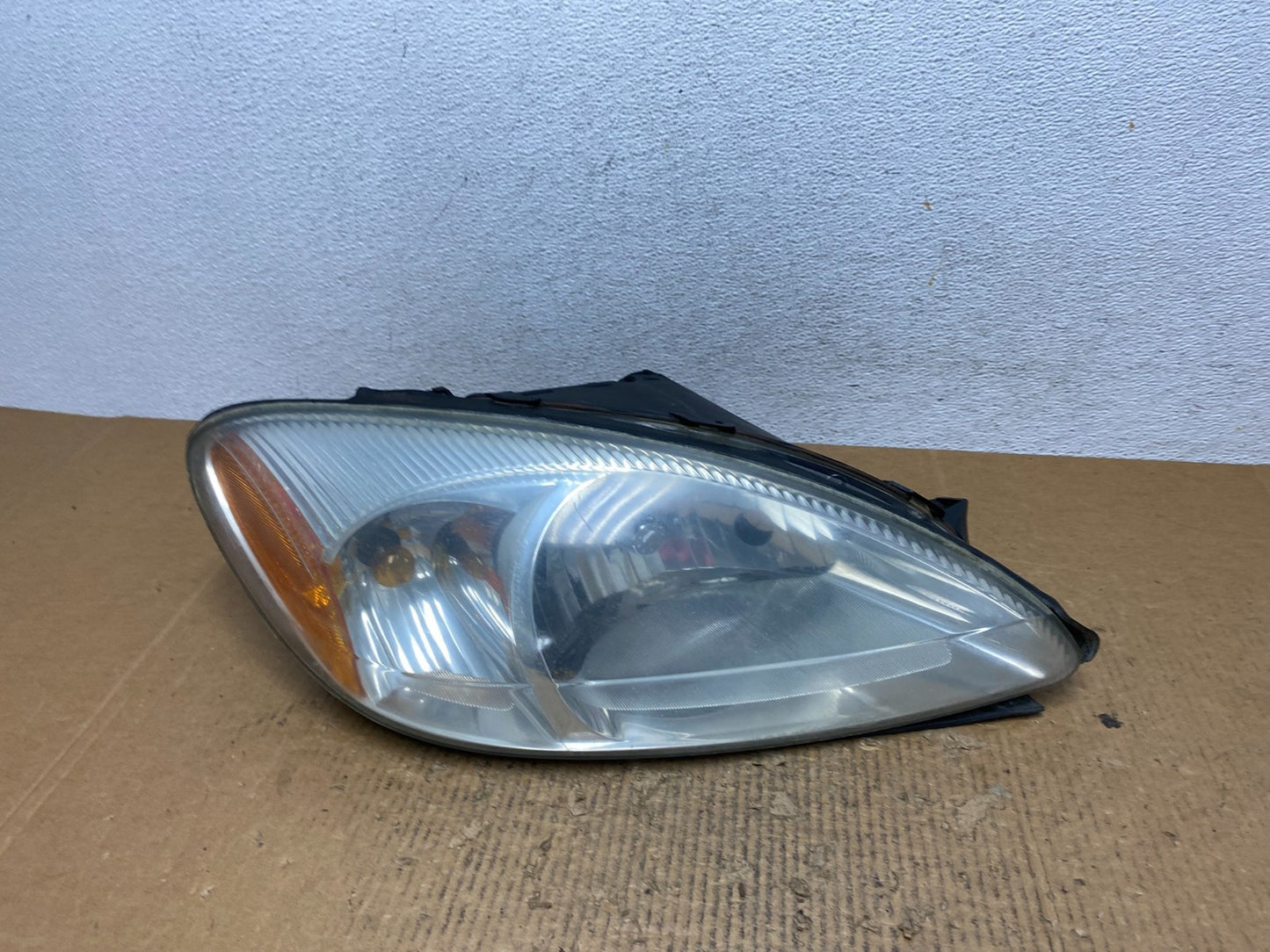 2000 to 2007 Ford Taurus Right Passenger RH Side Halogen Headlight AE2793 DW0