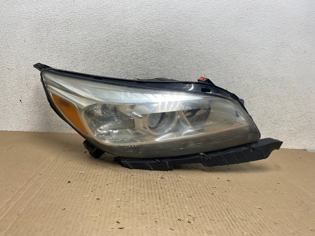 2013 - 2015 Chevrolet Malibu Projector Headlight Right Passenger AI9622 LK0