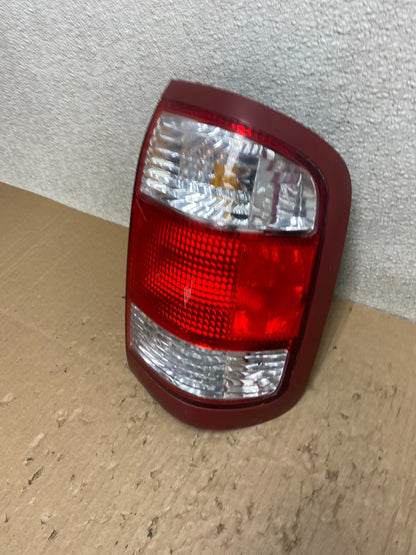 1999 to 2004 Nissan Pathfinder Right Passenger Rh Side Tail light Oem U0519 DW1