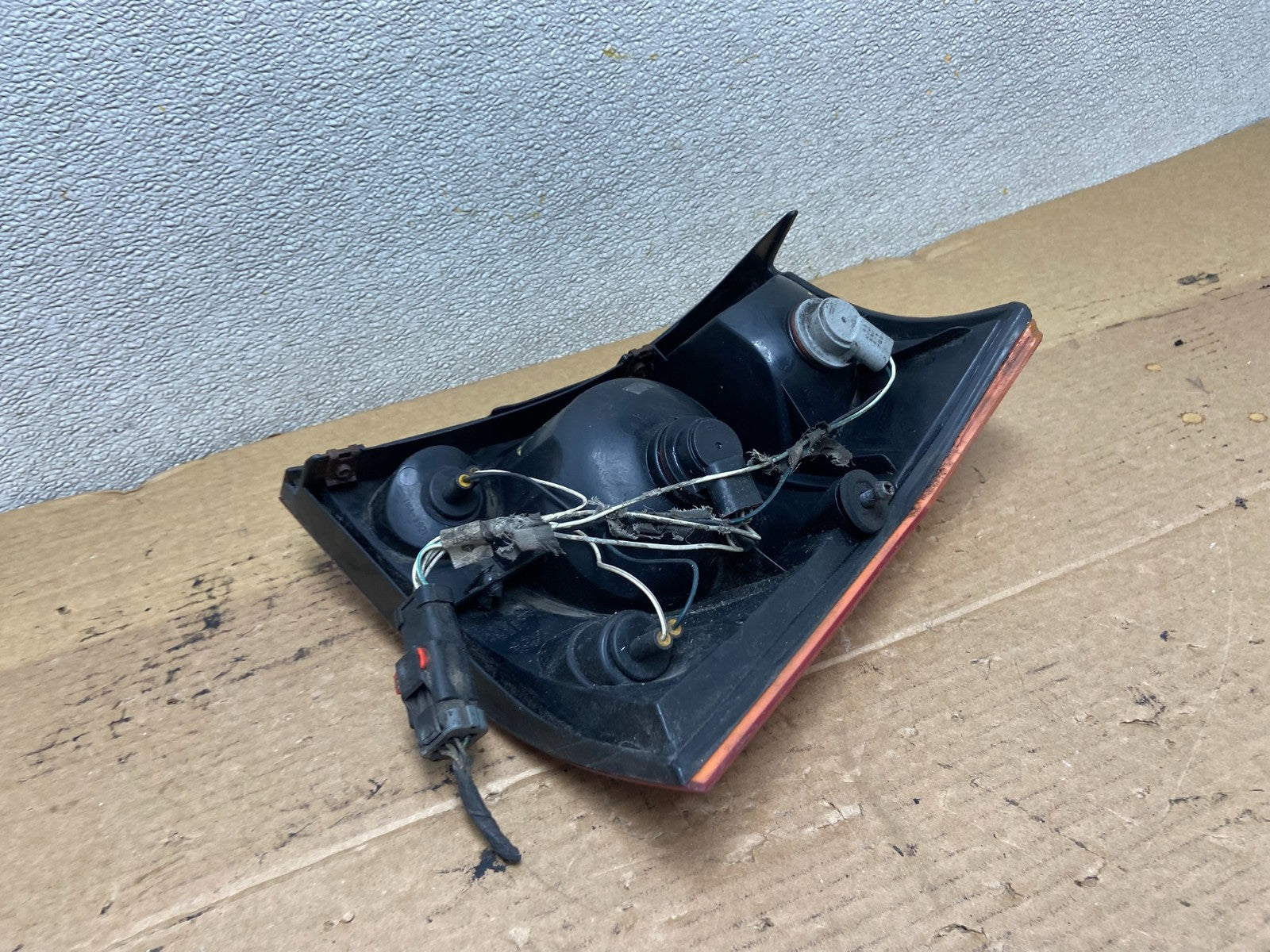 2004 2005 2006 Chrysler Pacifica Left Driver LH Tail Light Oem AB5302 LK4