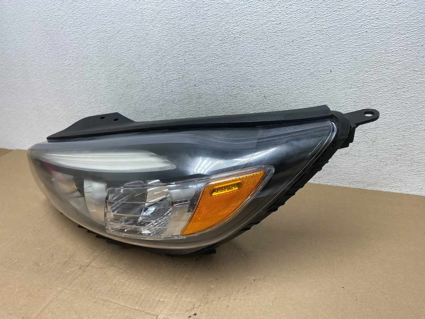 2016 to 2018 Kia Sorento Left Driver LH Side Headlight Halogen AE6694 DW1