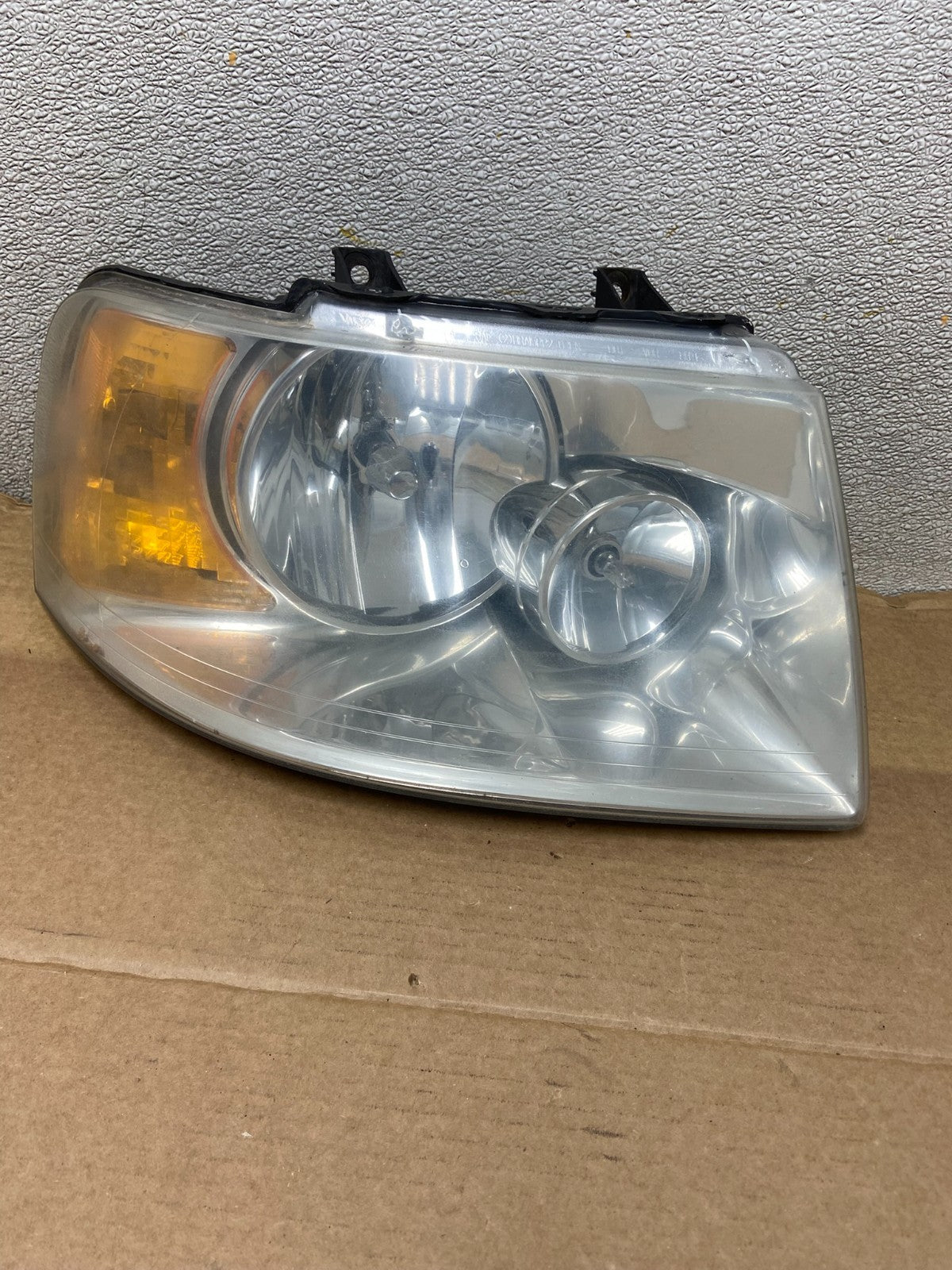 2003 - 2006 Ford Expedition Right Passenger Side Headlight Halogen Oem AB2596 DW0