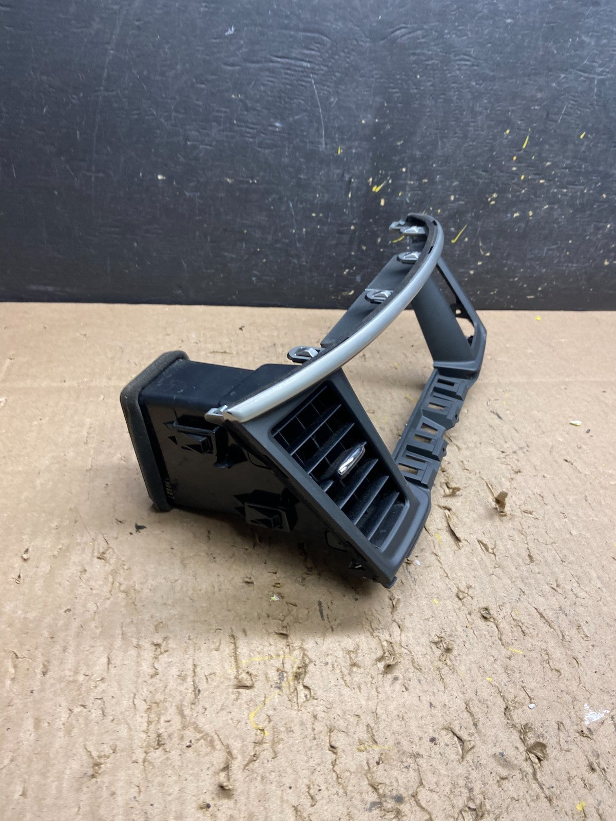 2013 to 2020 Nissan Pathfinder Center Dash Radio Trim Bezel  Surround T6427 DG2