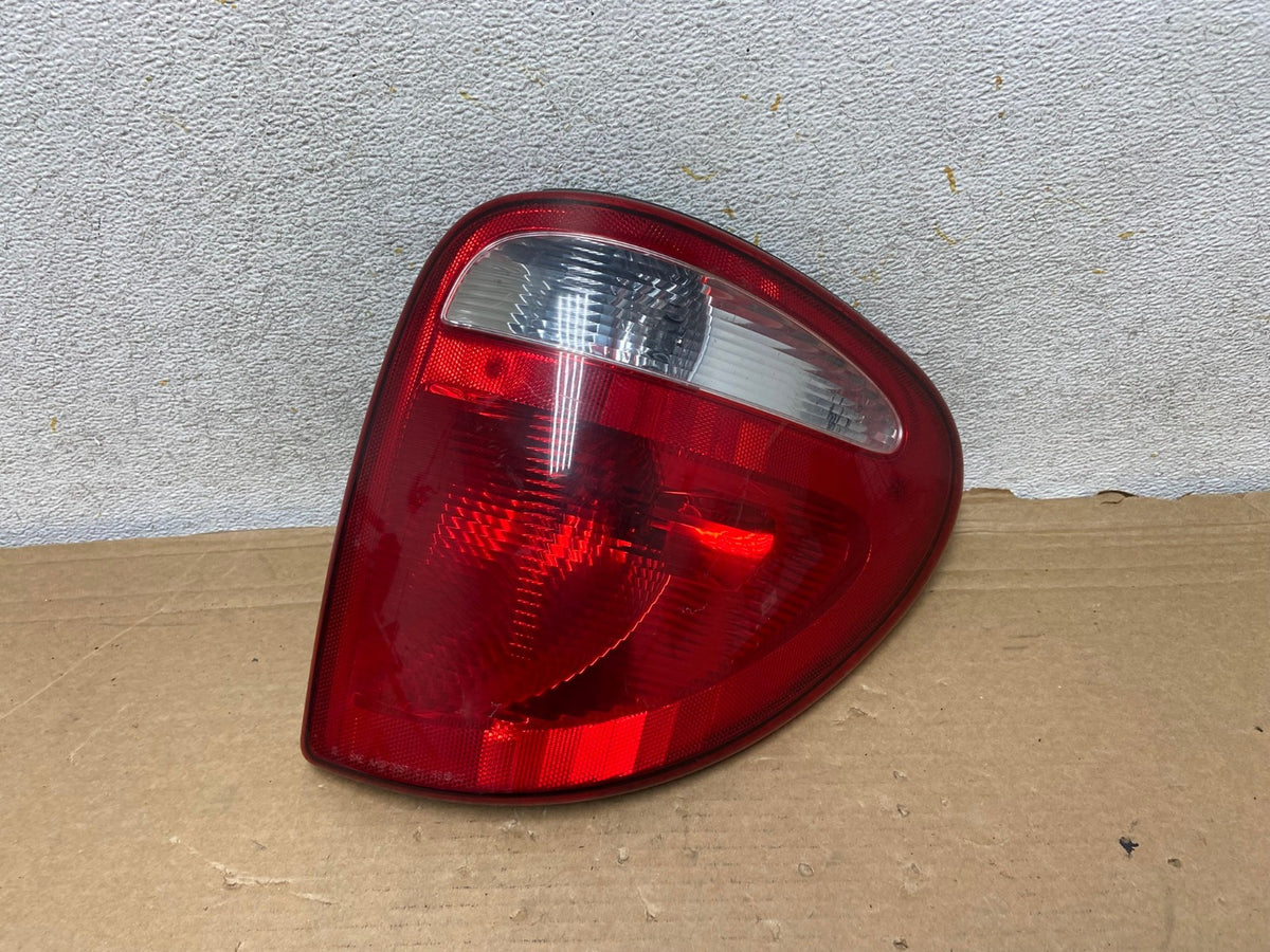 2004 - 2007 Dodge Grand Caravan Right Passenger Side Tail Light AH8358 LK0