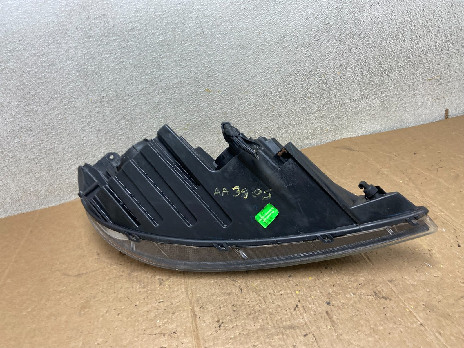 2011 to 2013 Kia Sorento Left Driver LH Side Headlight Halogen Oem AA3805 DW7